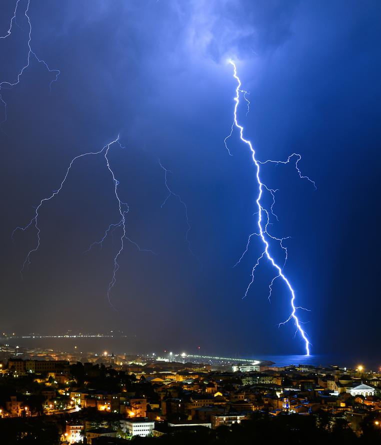 Lightning And Thunder Waves
